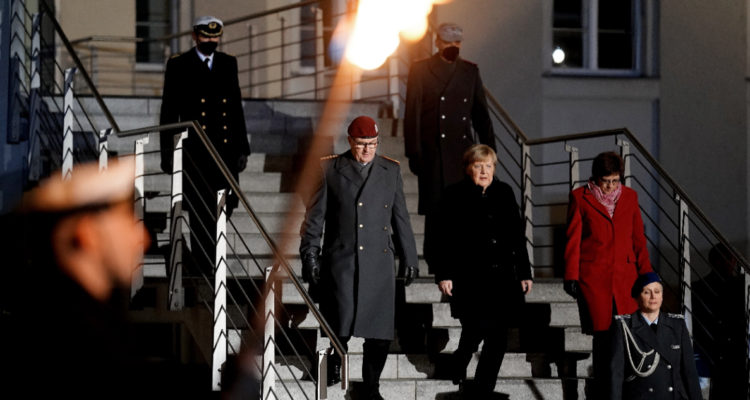 Las últimas instrucciones de Merkel: vacunación obligatorias y férrea lucha contra la pandemia