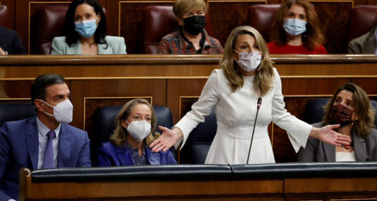 Ministra de Trabajo de España critica a la ultraderecha Deberían aprender de la elección de Chile