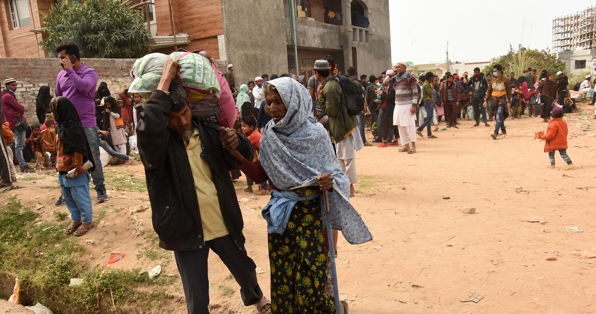 Refugiados birmanos que huyen de la violencia en su país.