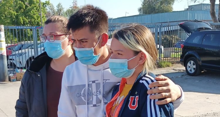 “Estamos botados. Ni los carabineros entran”: el lamento de los papás de niña baleada en La Pintana