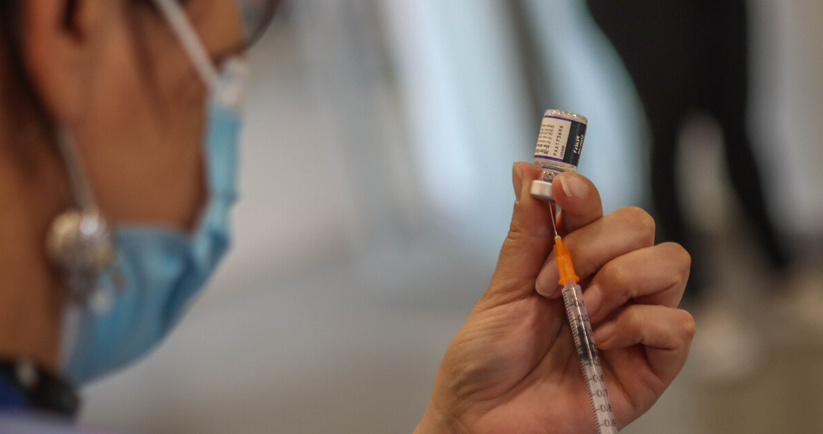 Ministro Paris confirma cuarta dosis para enfrentar variante ómicron