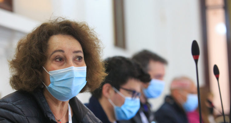 Patricia Politzer critica al Frente Amplio por pretender la presidencia de la Convención