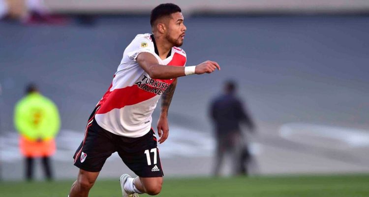 Paulo Díaz jugando por River Plate.