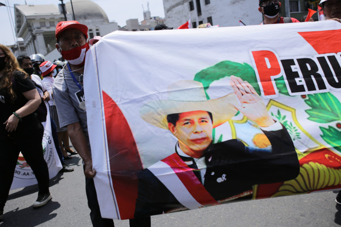 Tribunal Constitucional de Perú no puede definir una vacancia presidencial.