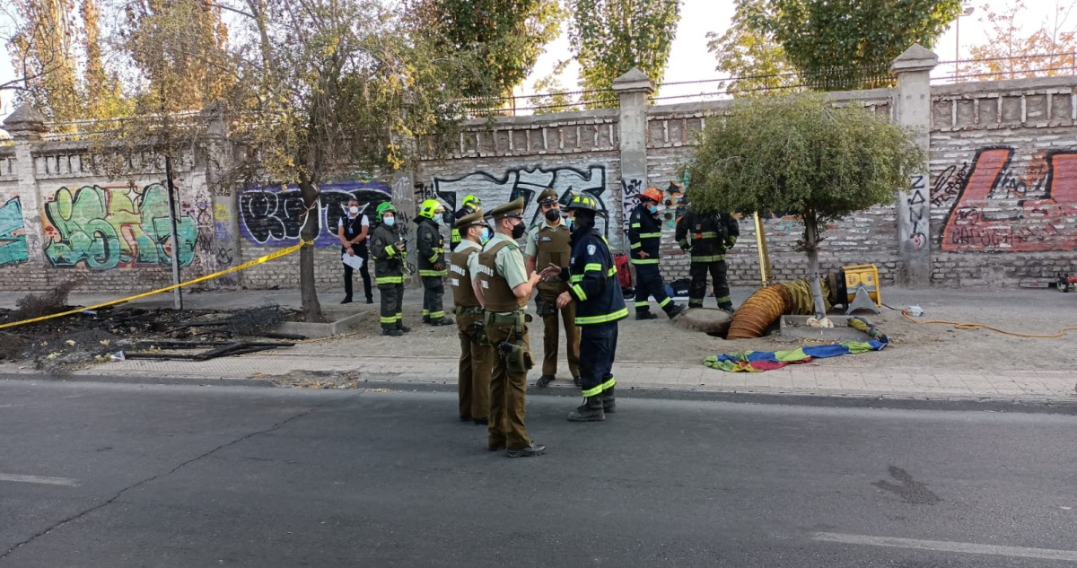 Hallan a persona calcinada en cámara subterránea de Santiago: es la segunda en una semana
