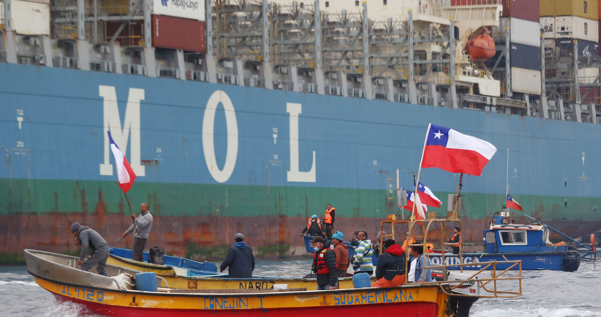 Pescadores de Quintero alertan posible desabastecimiento mientras esperan respuesta formal de Enap