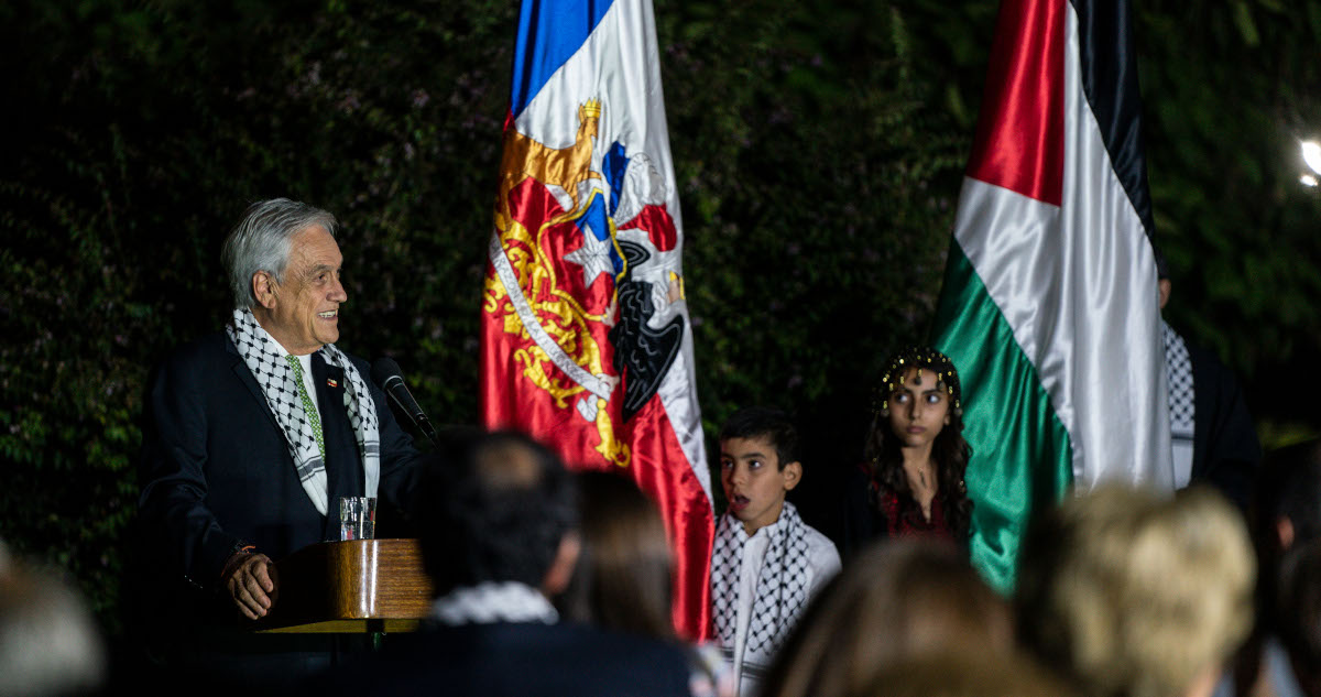 Se equivocó de estrella: Piñera sufre lapsus durante ceremonia de Navidad con comunidad Palestina