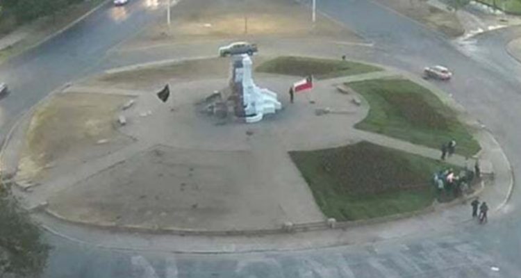 Plaza Baquedano renovada a la mitad