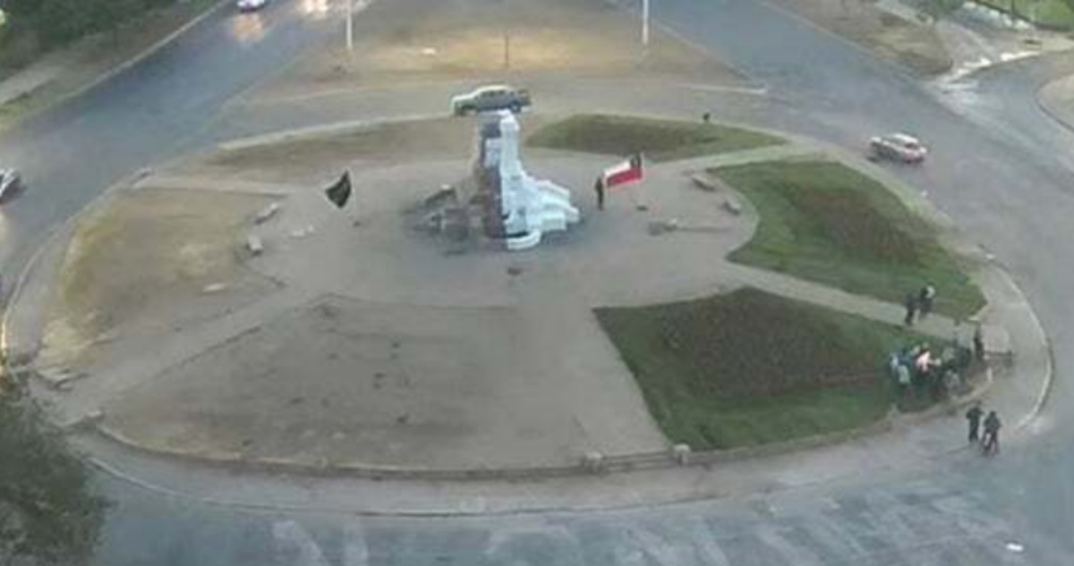 Plaza Baquedano renovada a la mitad