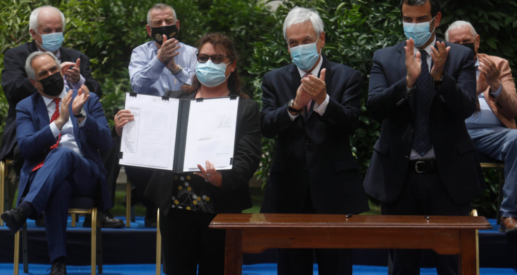 Promulgación de Ley Juan Barrios