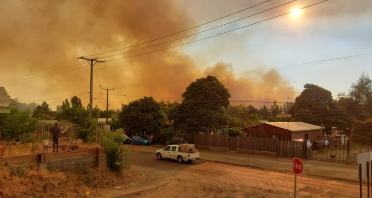 Nueva alerta en Quillón: aumentan a 4 los sectores a evacuar por incendio forestal