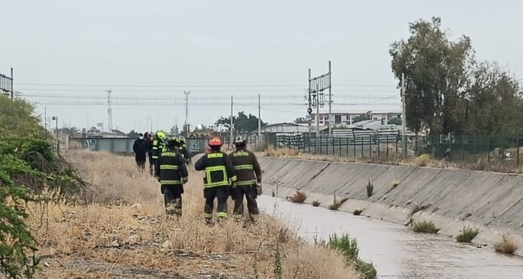 Bomberos trabajan en el rescate