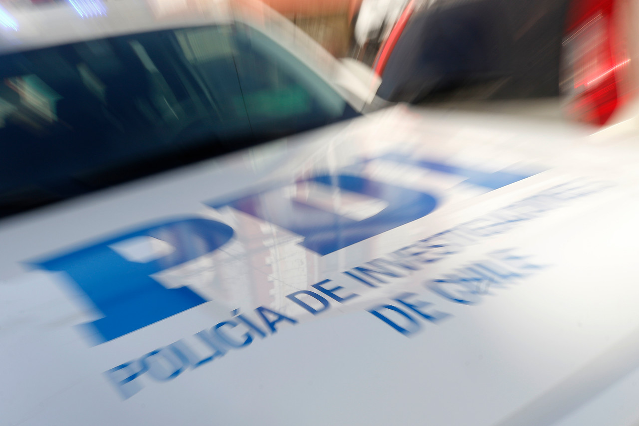 Huyen con más de cien celulares tras violento robo a tienda PC Factory en Las Condes