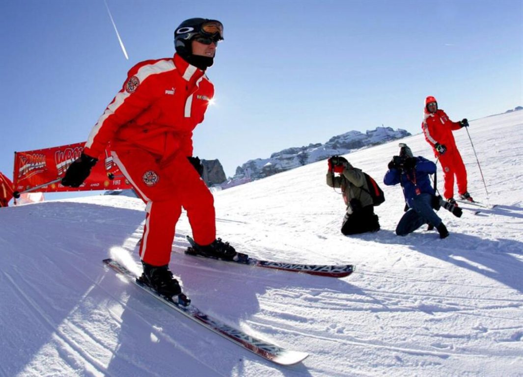 Schumacher che pratica lo sci