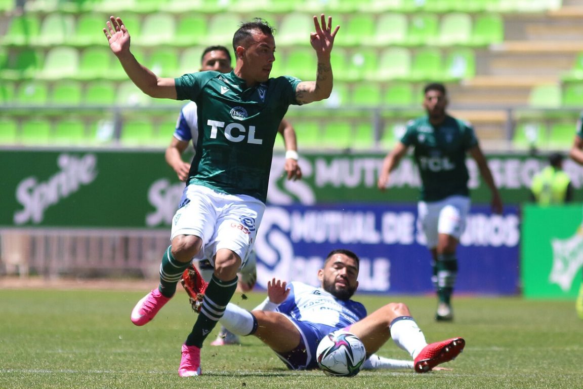 Sebastián Ubilla jugando por Wanderers.