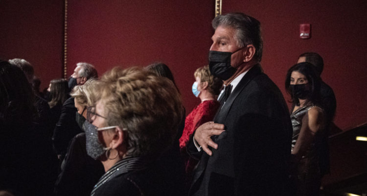 Senador Manchin propina revés a Biden: no votará por proyecto de gasto social