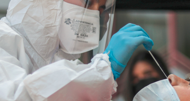 Foto de toma de PCR, con la que se descubrió primer caso de Ómicron en Tarapacá