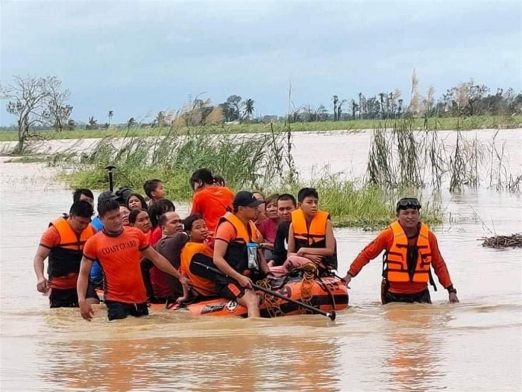 Inundaciones causadas por potente tifón en Filipinas.