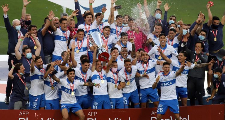 Catolica salió tetracampeón con goleada a Everton