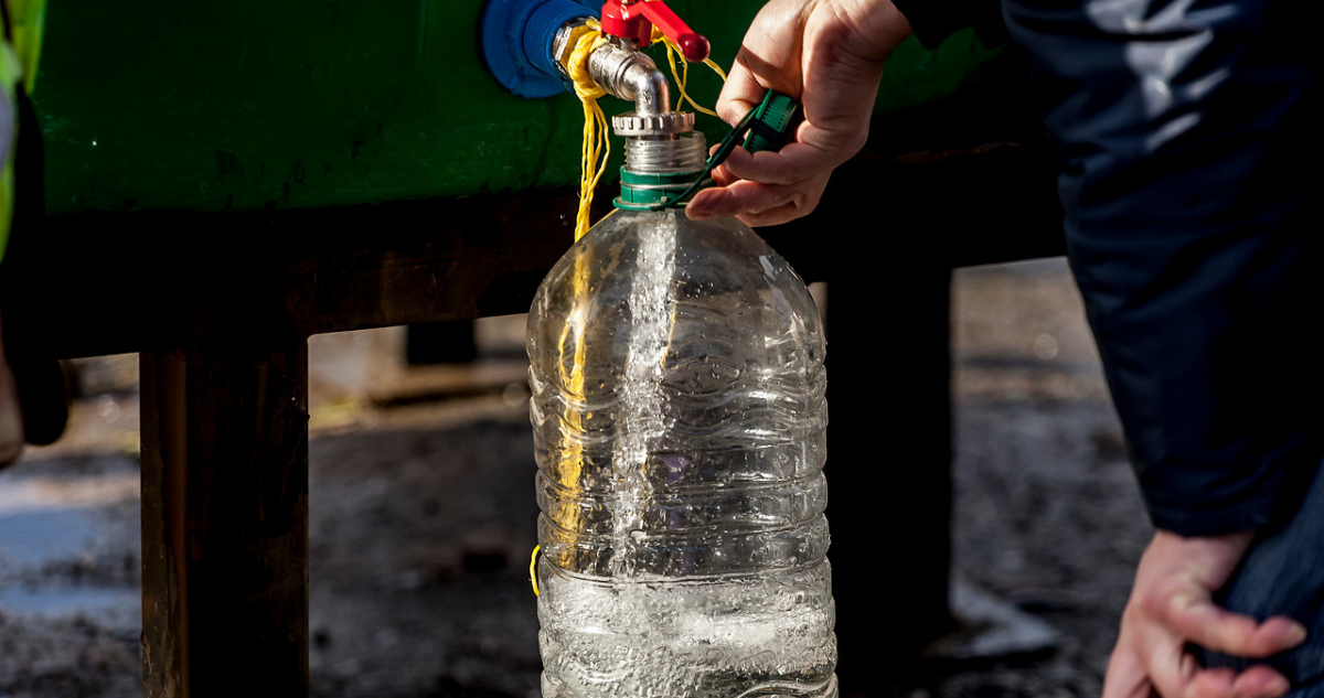 Vecinos de Santa Juana viven con 50 litros de agua diarios