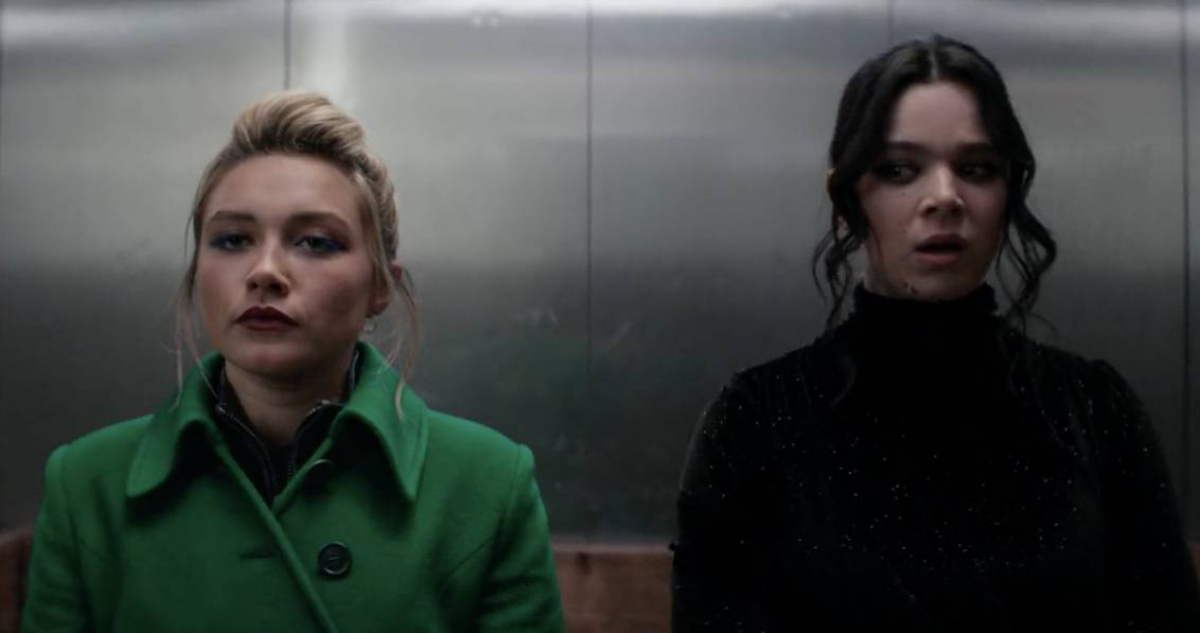 Yelena y Kate en un ascensor momentos antes de una de las batallas finales. 