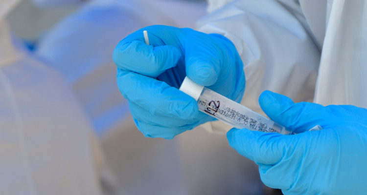 Chile supera la barrera de los 7 mil casos diarios y Tarapacá mantiene alta tasa de incidencia