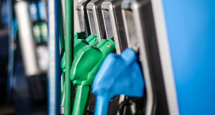 Reportan alza en todos los combustibles y caída mínima en gasolina de 97 de 0,1 pesos por litro