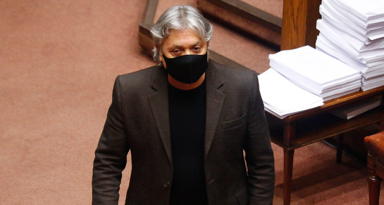 Oficialismo aprovechó ausencias para aprobar censura contra senador Navarro en la Comisión de DDHH