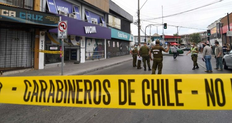 detienen-a-acusados-de-robar-dinero-en-efectivo-y-medicamentos-desde-una-farmacia-en-valparaiso