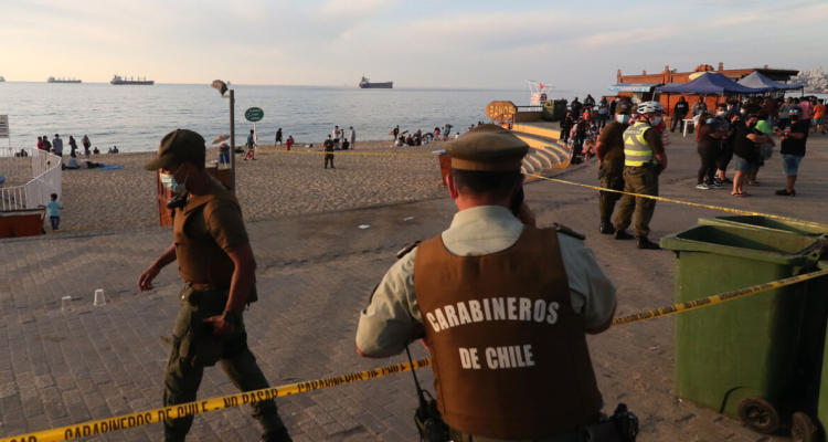 Carabinero en procedimiento