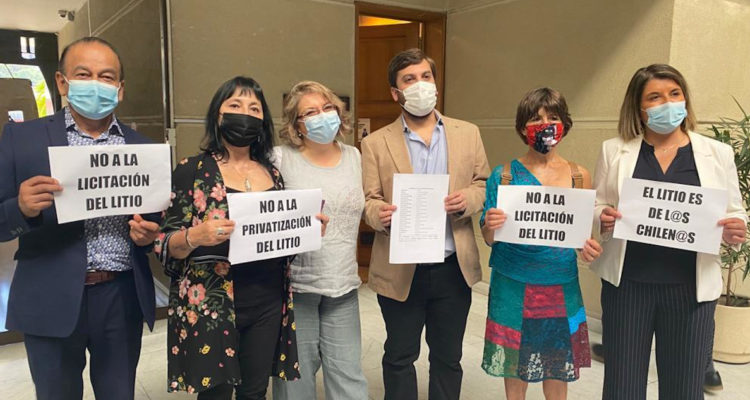 “Robo de último minuto”: Bancada PPD ingresa recurso de protección para frenar licitación del litio