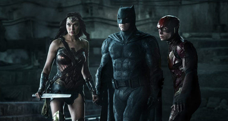 Ben Affleck como Batman junto a Gal Gadot y Ezra Miller.