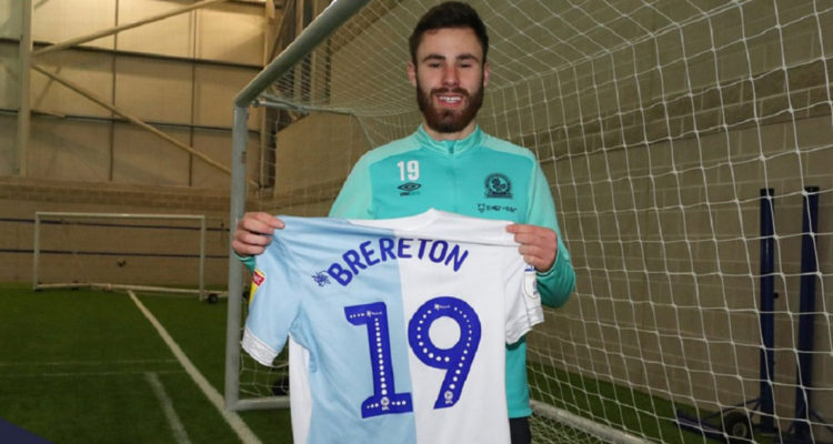Ben Brereton en su llegada al Blackburn.