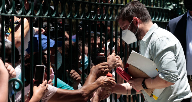 Boric y visitas ciudadanas a “La Moneda chica”