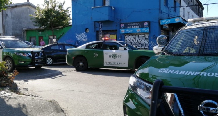 Hombre recibe botellazo en el rostro tras riña en local de Valdivia.