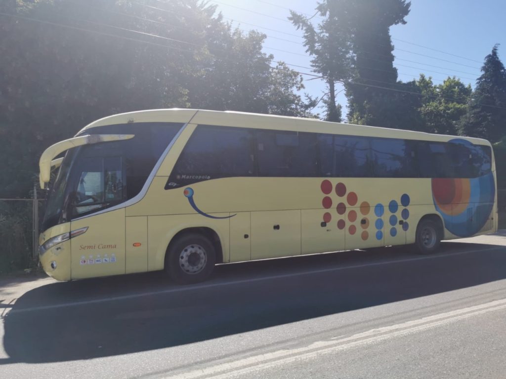 Bus que transportaba a migrantes en Mariquina
