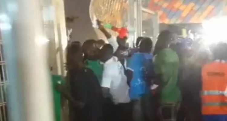 Avalancha humana provocó caos en Camerún.