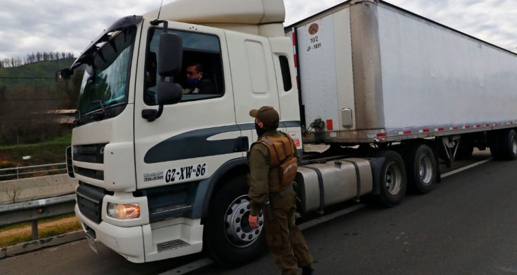 Chofer denunció que estuvo 18 horas encerrado en su camión