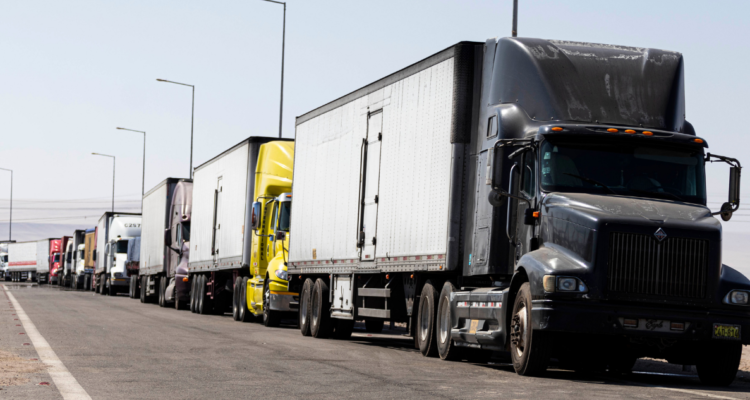 Camioneros señalan que Gobierno de Piñera solicitó paralización para aprobar ley barrios