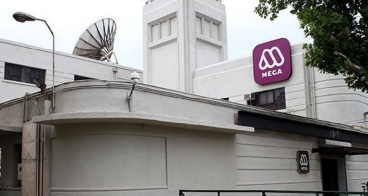 El exterior del canal de televisión Mega.