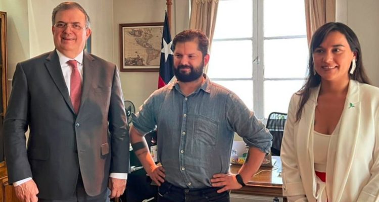 Canciller de México junto a Gabriel Boric en La Moneda chica