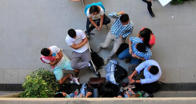 Foto contexto estudiantes carreras técnicas profesionales