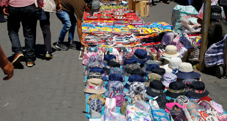 Comerciantes ambulantes se manifiestan en talca