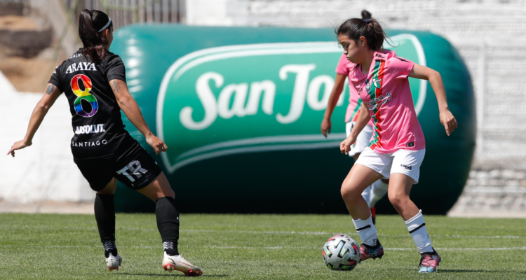 Contrato en fútbol femenino