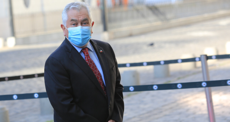 Ministro Paris adelantó que vacunación con cuarta dosis contra el covid-19 iniciará en enero