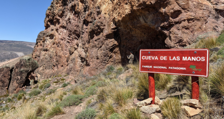 intervención en cueva de las manos