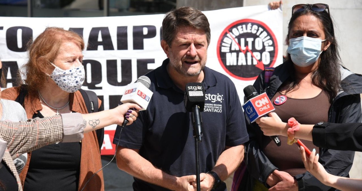 Gobernador Claudio Orrego se suma a demanda civil contra Aguas Andinas