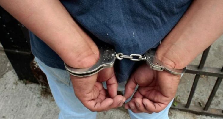 Detienen a hombre que habría violado a sobrina: estaba con arresto nocturno por delito similar