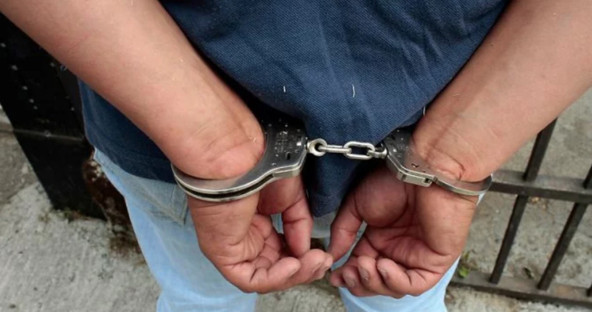 Detienen a hombre que habría violado a sobrina: estaba con arresto nocturno por delito similar