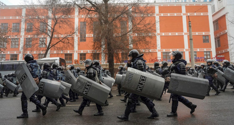 Casi 8 mil detenidos deja estallido social en Kazajistán